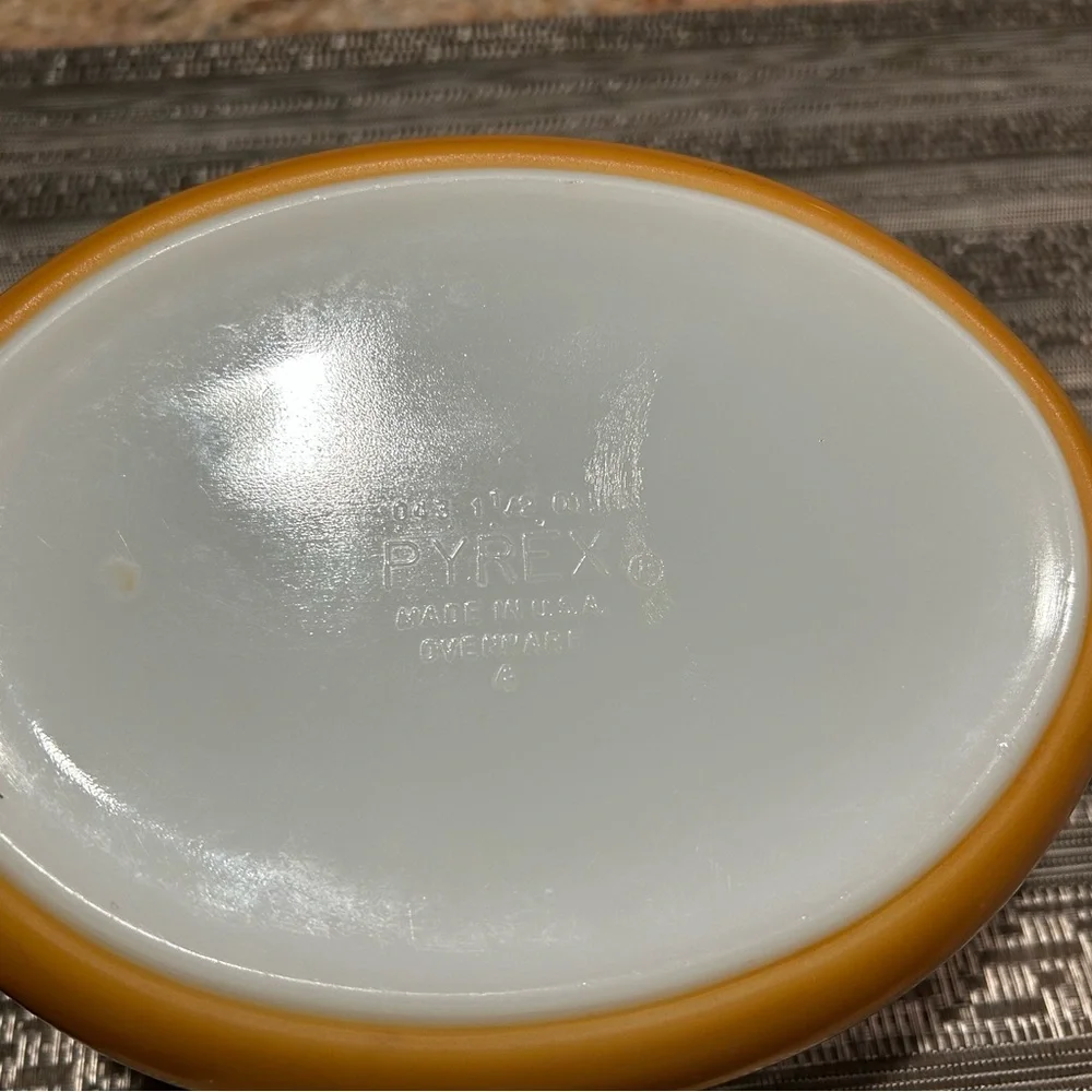 Pyrex #043 Vintage “Old Orchard” (Corning Glass Works) Oval Casserole 1 1/2 Qt.